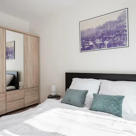Raven Dubois, Garage In Price, 8 Min Walk To The City Center *