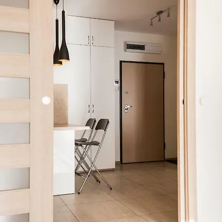 Raven Dubois, Garage In Price, 8 Min Walk To The City Center *