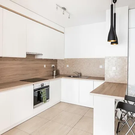 Raven Dubois, Garage In Price, 8 Min Walk To The City Center *