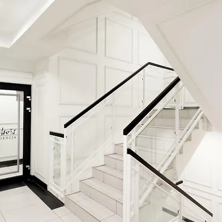 Raven Dubois, Garage In Price, 8 Min Walk To The City Center Appartamento