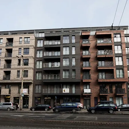 Raven Dubois, Garage In Price, 8 Min Walk To The City Center * Breslavia